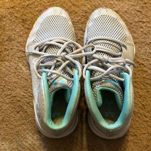 Under Armor kids tennis shoes size 5y.